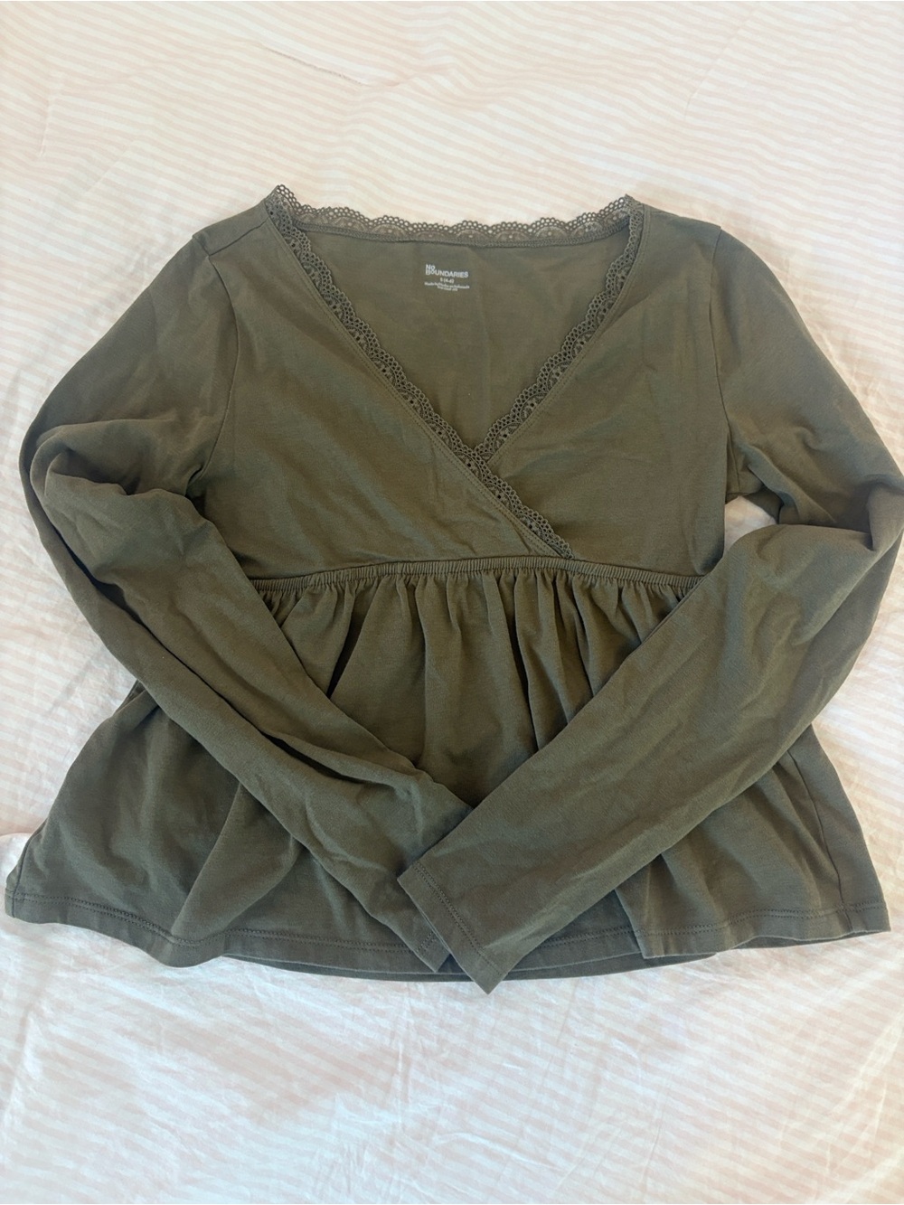 🥥 NWOT No Boundaries Olive Green Lace-Trim Wrap Cropped Babydoll Long Sleeve Top